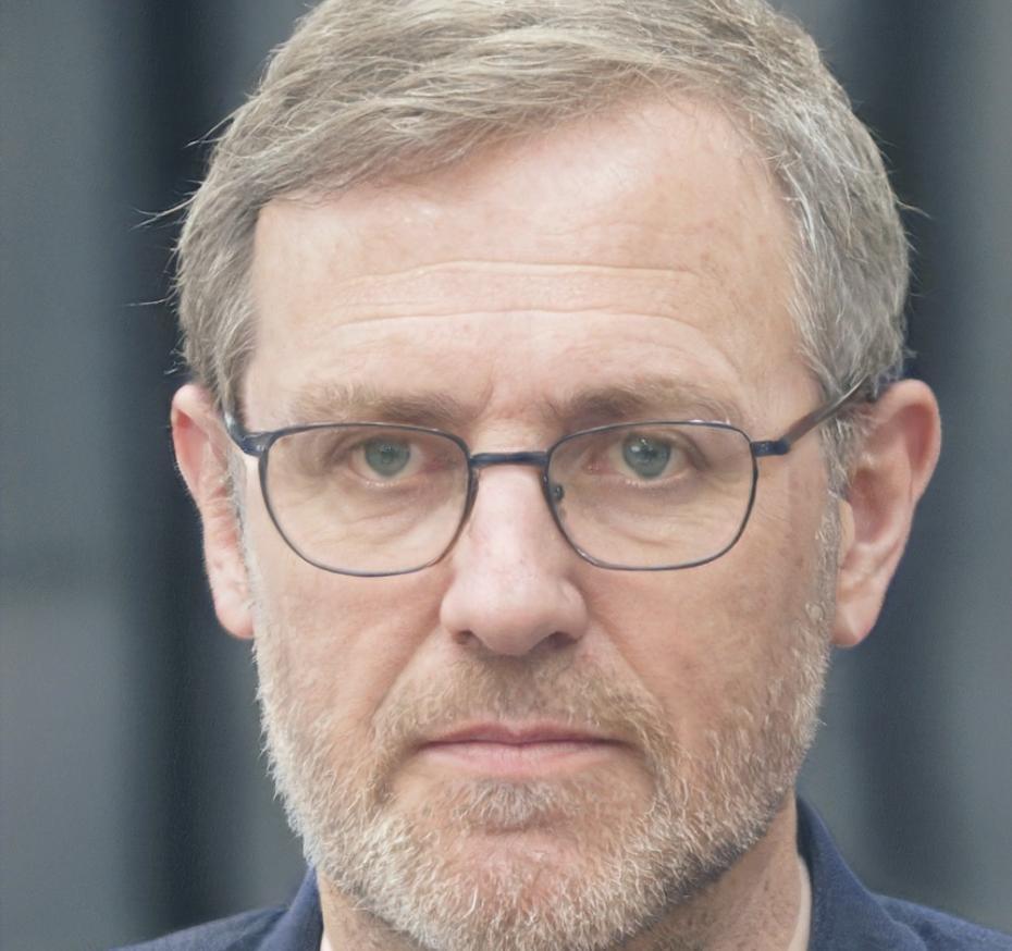 Portrait de Pierre Dubois, expert en planification retraite